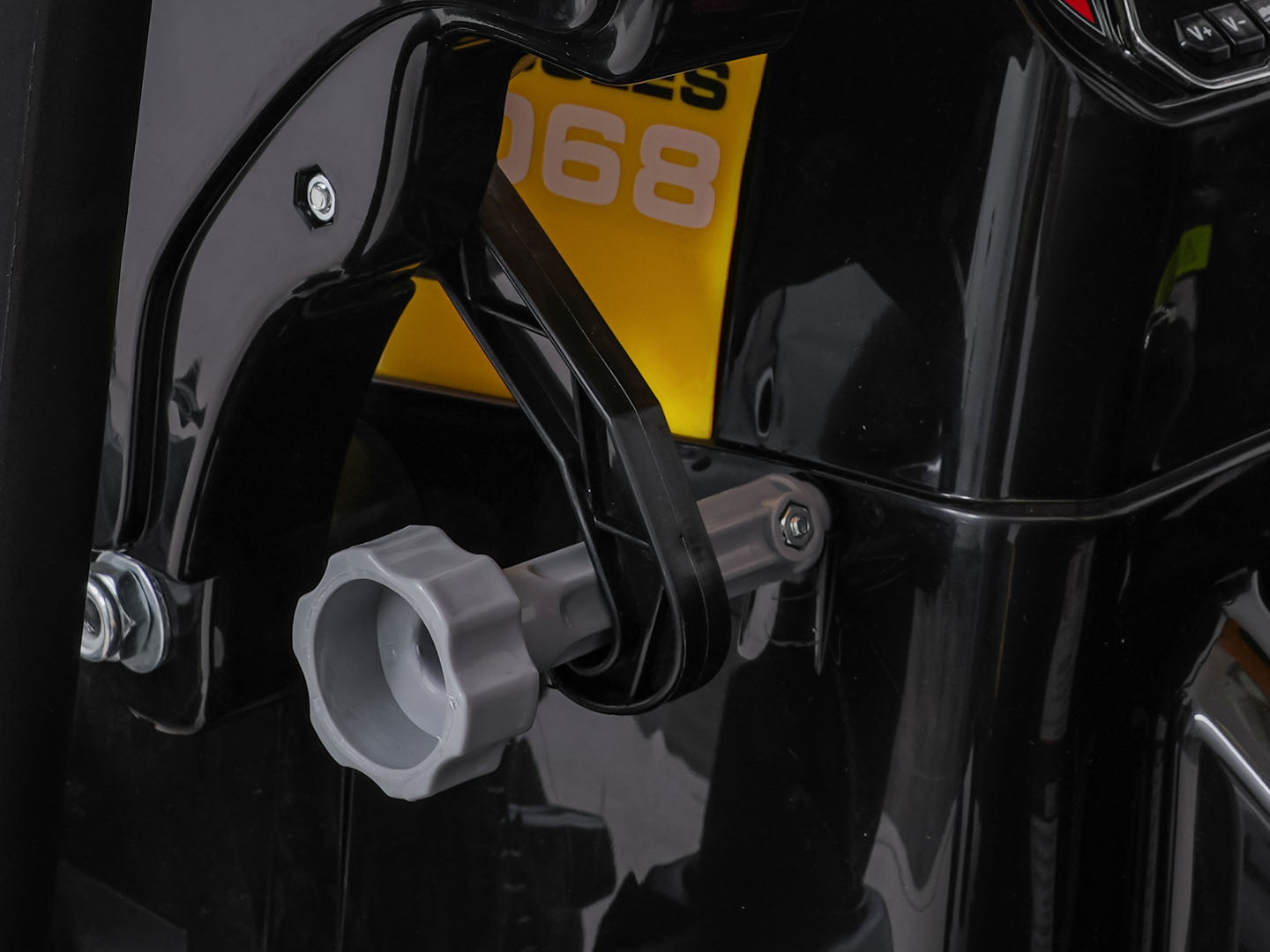 Pojazd MEGA Traktor D68 Z Przyczepką Żółty