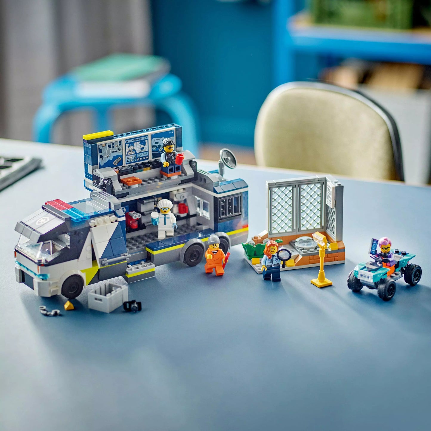 LEGO City Policyjna ciężarówka z laboratorium kryminalnym 60418