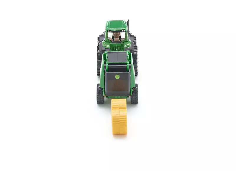 Traktor John Deere z prasą